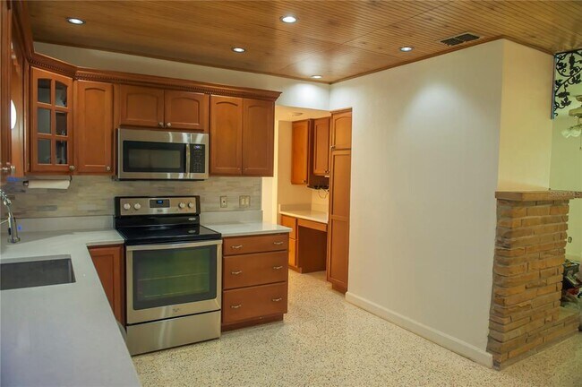Foto del edificio - 904 Brookside Dr