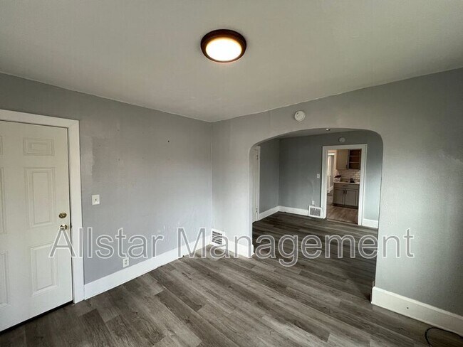 Building Photo - 539 E Cuyahoga Falls Ave