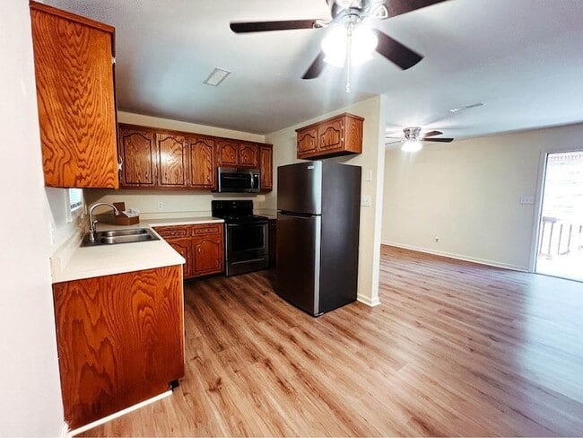 Building Photo - 112 Ballygar St