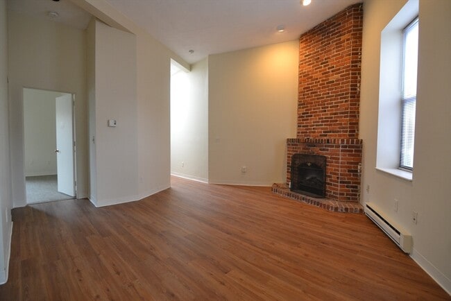 Building Photo - 67 St Germain St