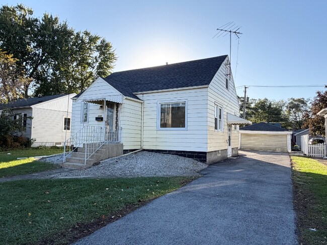 Foto del edificio - 18534 Wentworth Ave