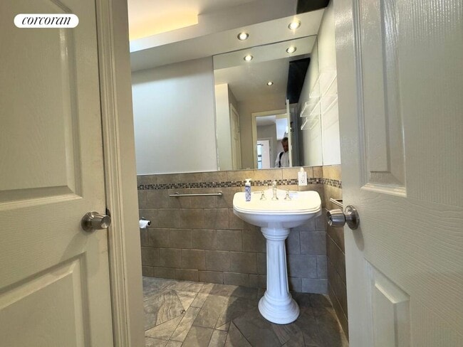 Foto del edificio - 561 W 161st St