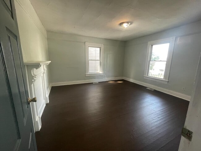 Building Photo - 2019 Main St