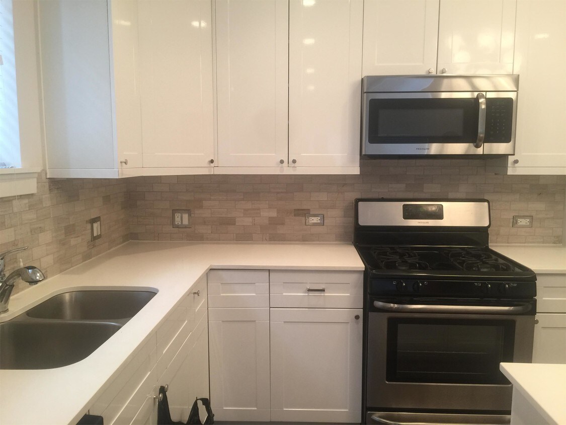 Foto principal - 3408 N Milwaukee Ave