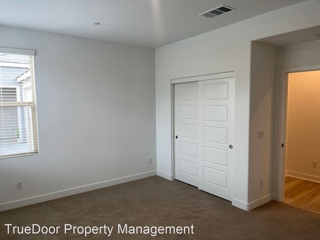 Building Photo - 2 br, 2 bath House - 1627 Village Green Way