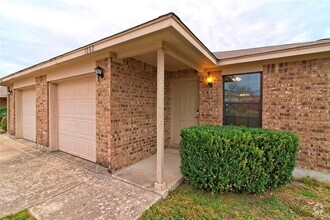 Building Photo - 1002 Drover's Cove