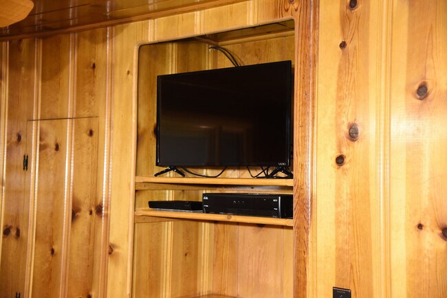 Foto del edificio - 2586 Deer Ln