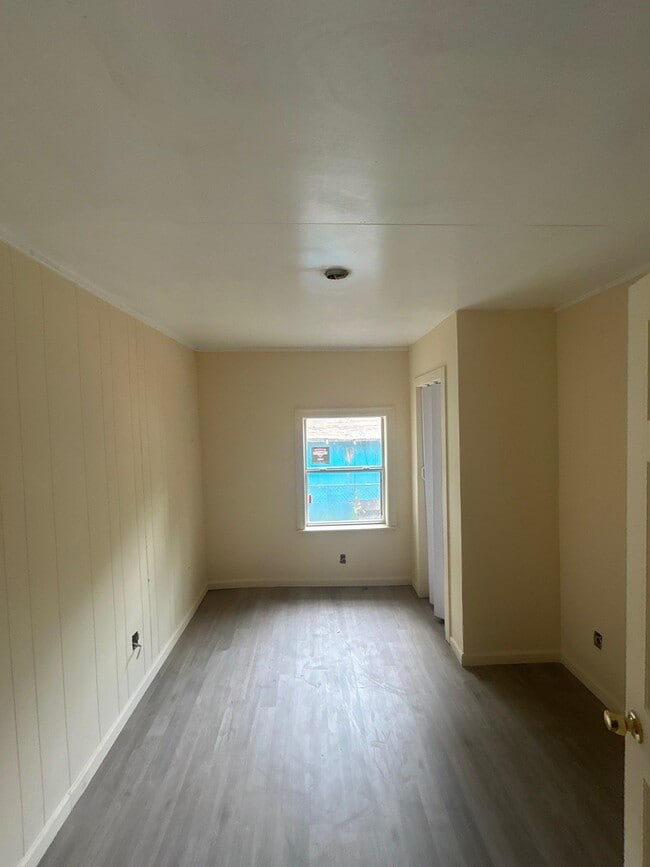 Building Photo - 825 Powell Rhodes Dr