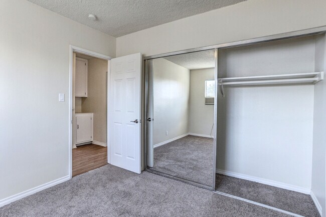 2 habitaciones, 1 baño - Dormitorio secundario - Petrol East