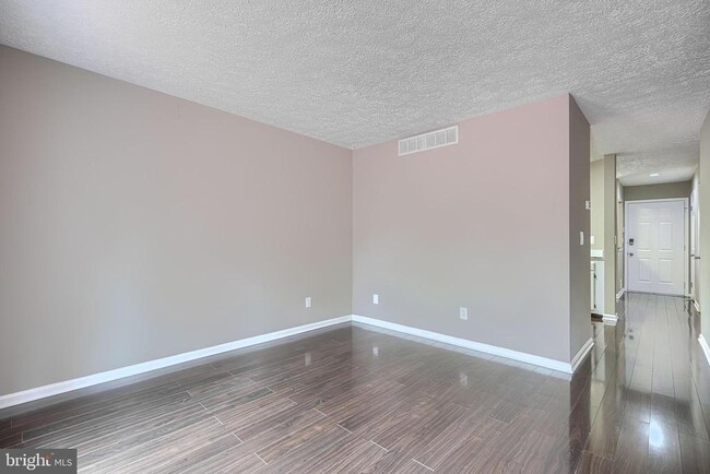 Building Photo - 2332 Darby Ct