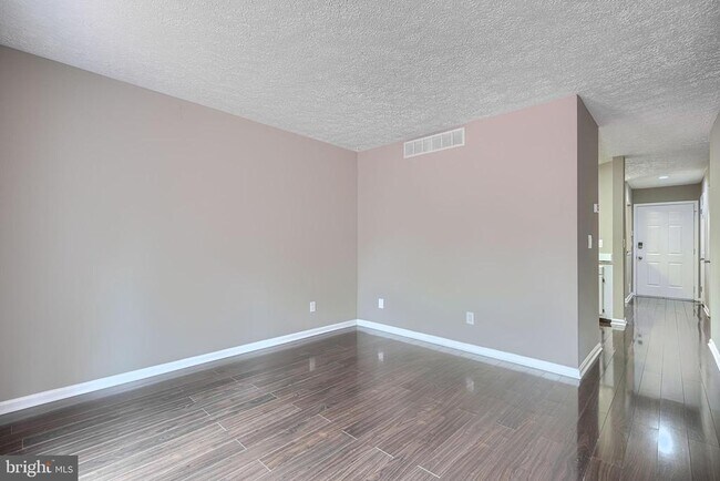 Foto del edificio - 2332 Darby Ct