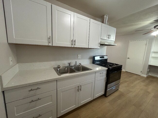 Foto del edificio - 409 N Los Robles Ave