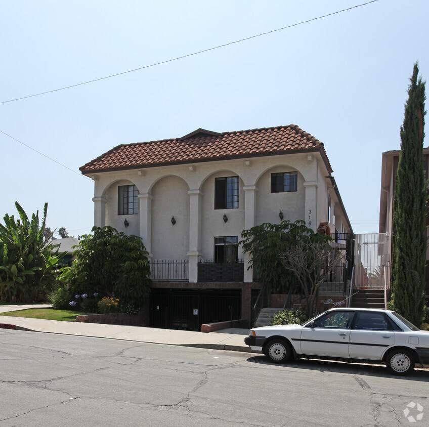 Building Photo - 316 E Elmwood Ave