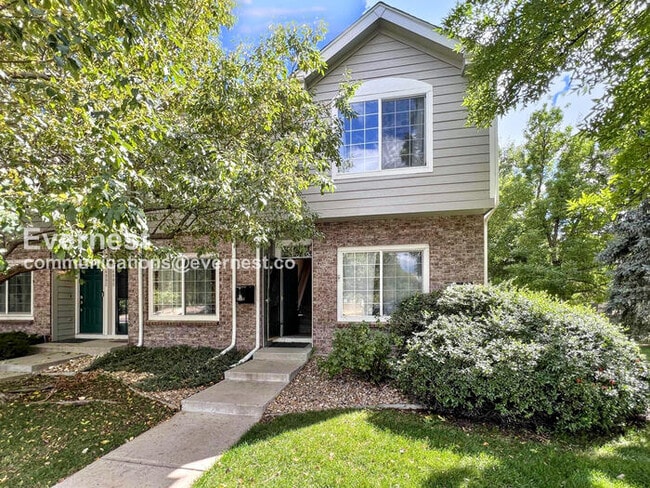 Foto del edificio - 9600 W Chatfield Ave