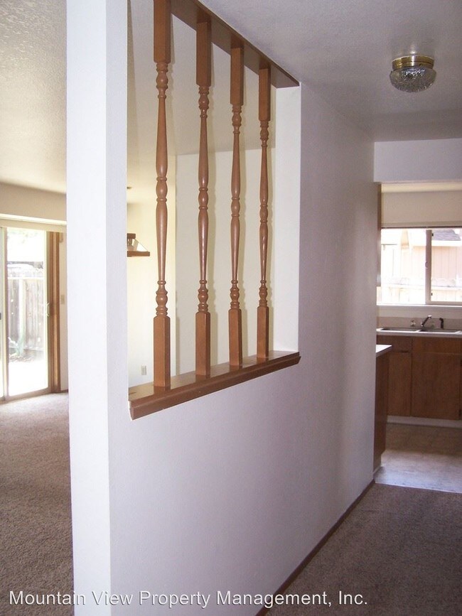 Building Photo - 3 br, 2 bath House - 2962 NE Bluebell Lane