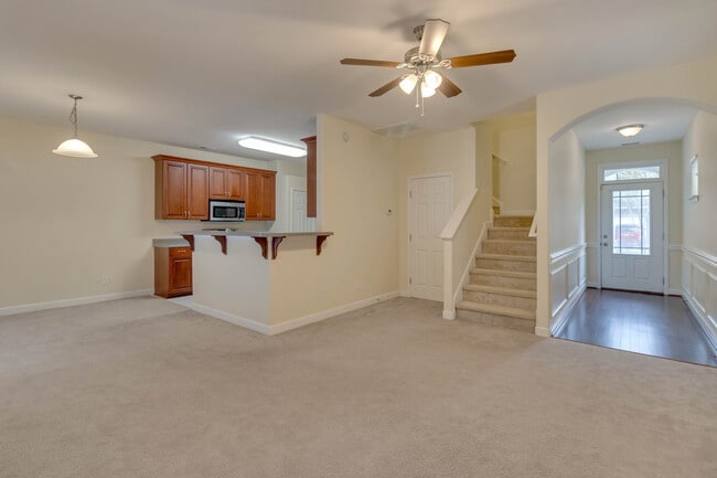 Building Photo - 650 Summer Hill Way