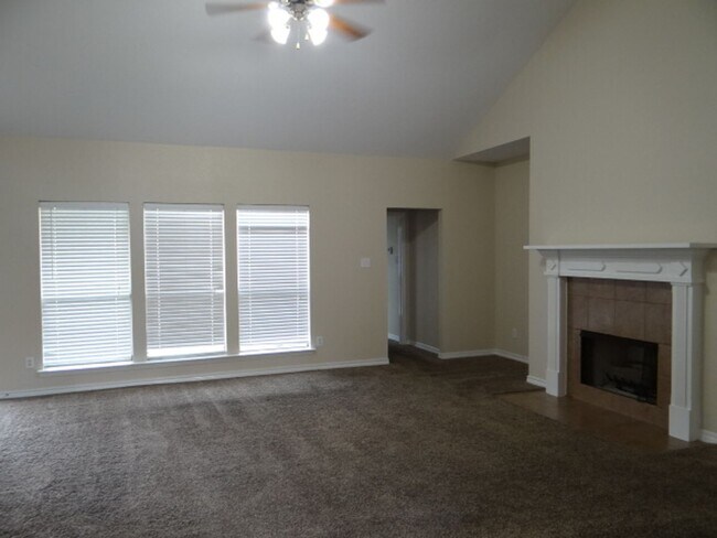 Foto del edificio - Beautiful Home for Lease in Denham Springs
