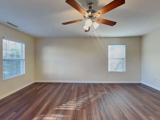 Foto del edificio - 235 Aershire Ct