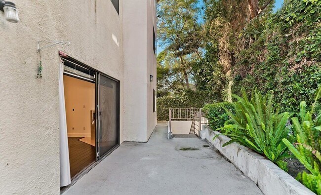 Foto del edificio - 1722 Malcolm Ave