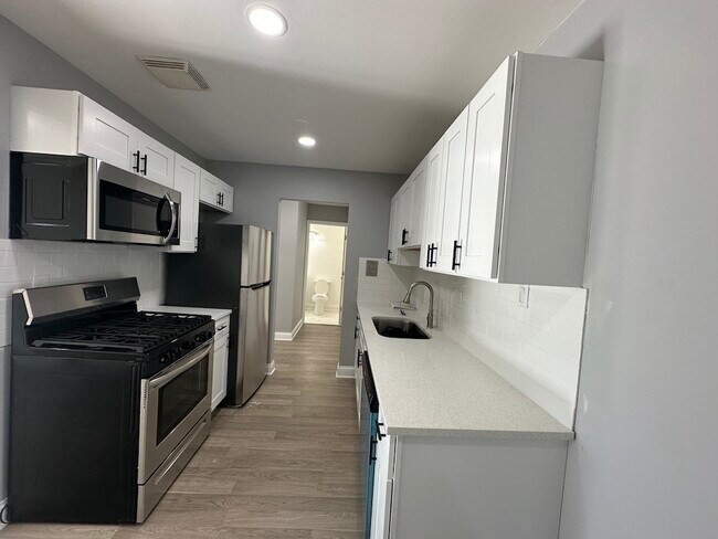 Foto del edificio - 18W155 63rd St