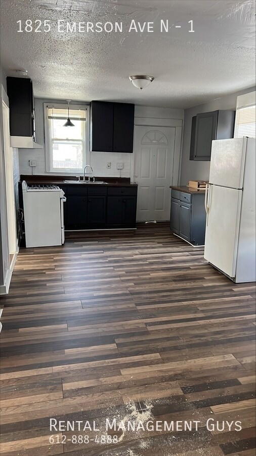 Foto del edificio - Ready to Rent 3 Bedroom Duplex! Fenced in ...