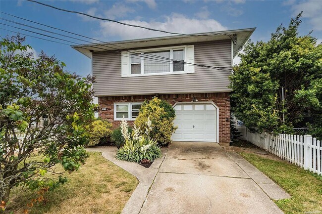 Front of the house - 3161 4th St