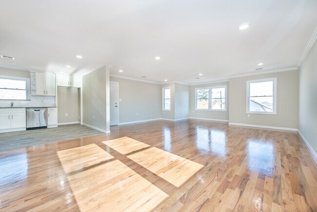Dining/living room - 623 Chetwood St