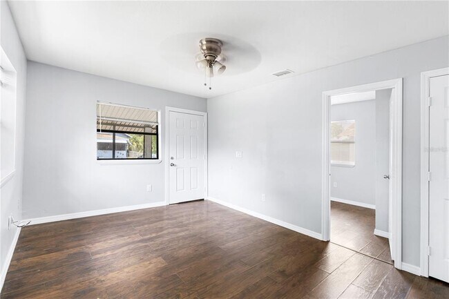 Foto del edificio - 638 W 8th St