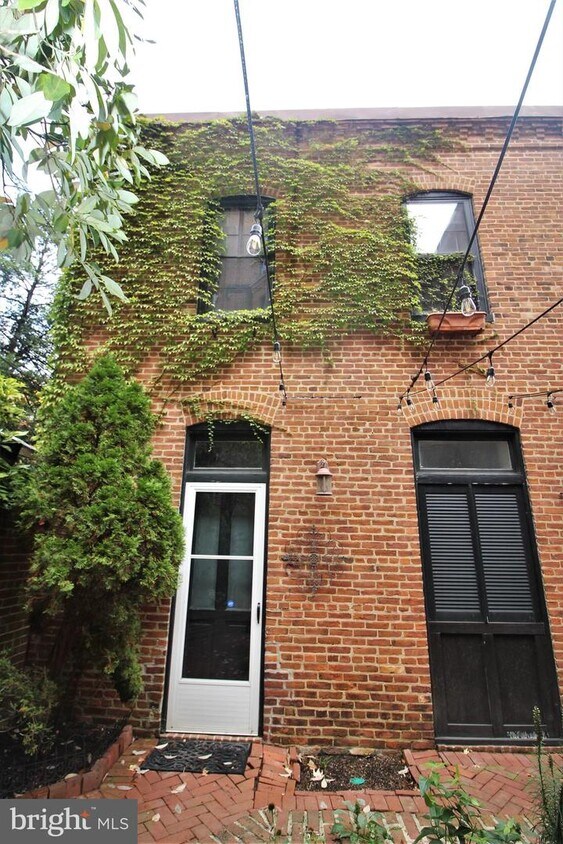 Primary Photo - 1619 Park Ave