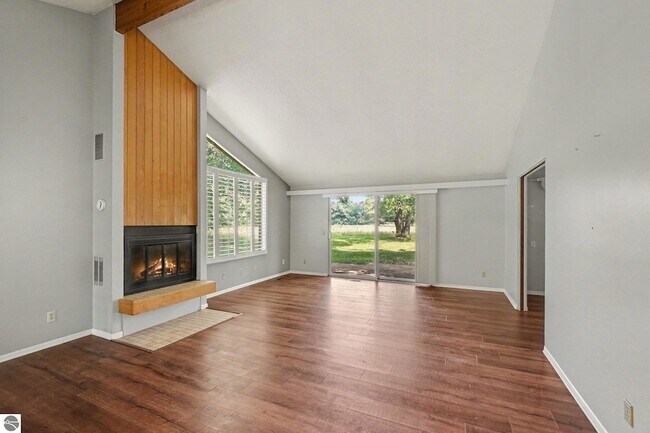 Foto del edificio - 981 Meadowbrook Dr
