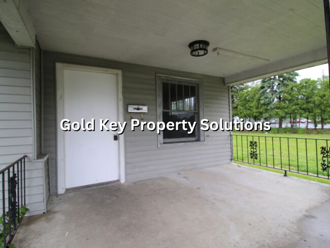 Foto del edificio - 2 Bedroom 1 Bath Home W/ Large Front Porch...