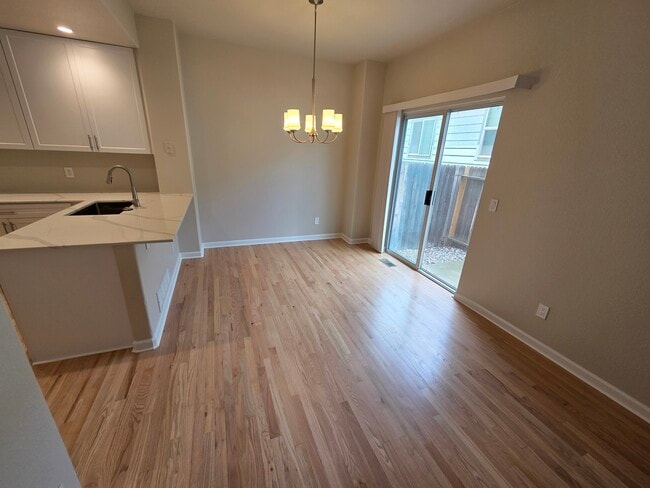 Dining Room - 3918 Leah Hts