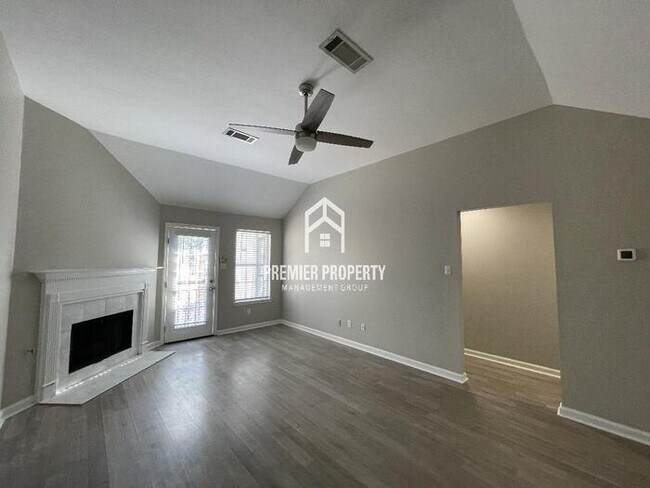 Building Photo - FIRST MONTHS RENT FREE!