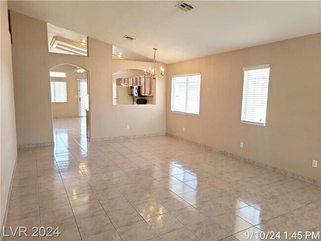 Building Photo - NLV SINGLE STORY WITH GORGEOUS TILE FLOORI...
