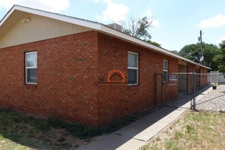 Building Photo - 504 N Reid St
