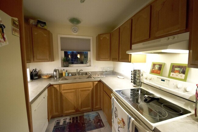 Kitchen - 9321 Arlene St