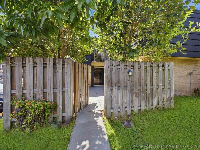 Foto del edificio - 105 Woodland Rd