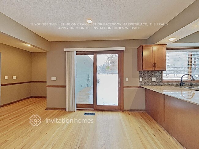 Building Photo - 7015 W Shadow Lake Dr