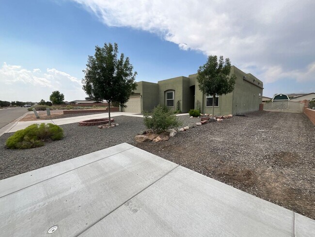 Building Photo - 4 Bedroom Single Story Home Available Near...
