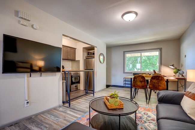 Foto del edificio - 407 S 94th Pl