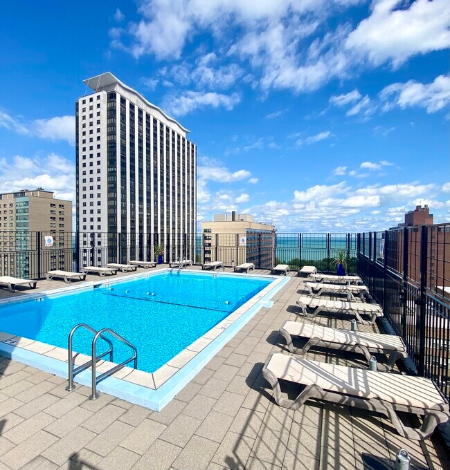 Foto del edificio - 3110 N Sheridan Rd