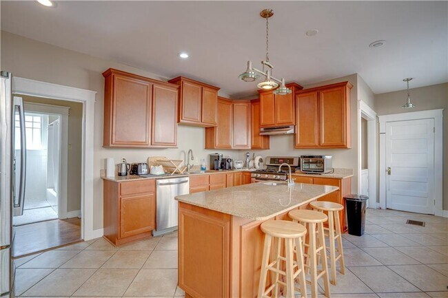 Foto del edificio - 8010 S Claiborne Ave