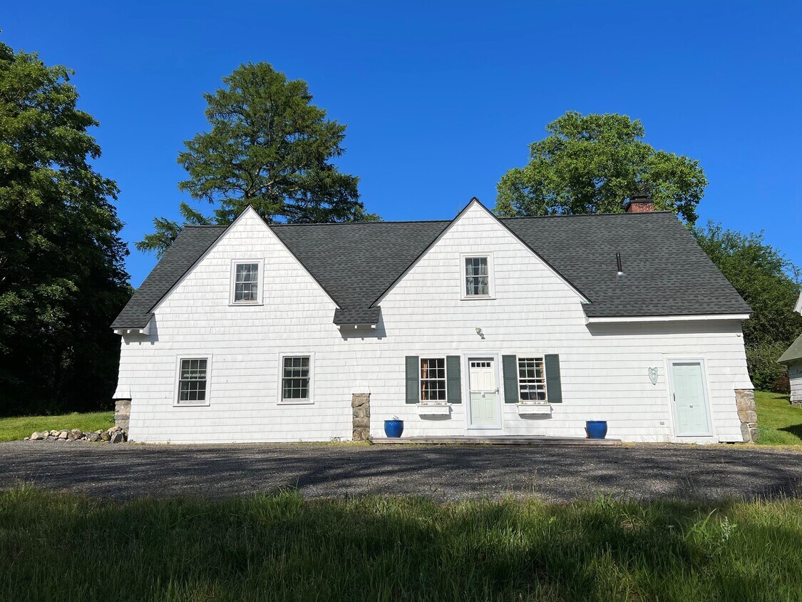 Primary Photo - 120 Hill St