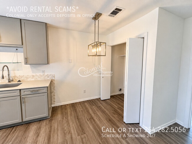 Building Photo - 5902 Greengate Dr