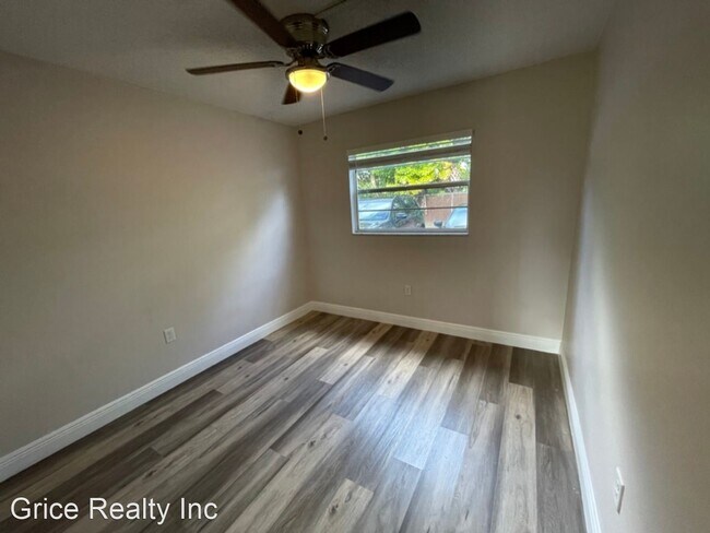 Foto del edificio - 2 br, 1 bath House - 3325 Airport Rd. N J2