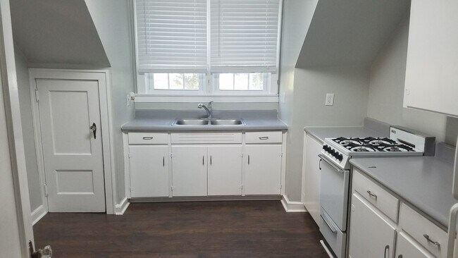 Kitchen view 1 - 3205 Norman Bridge Rd