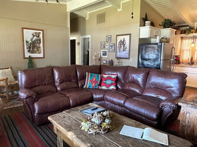 Foto del edificio - 1114 W 17th St