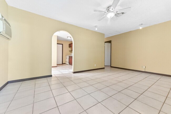 Building Photo - 811 32nd St