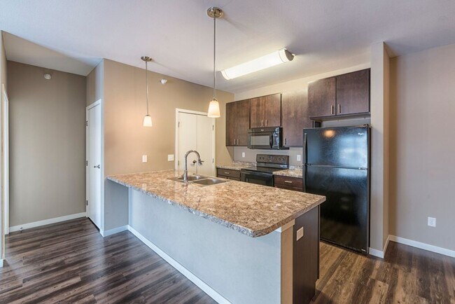 Building Photo - Northtown Crossing - Pet Friendly, Student...