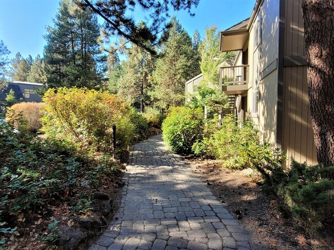 Foto del edificio - 19717 SW Mount Bachelor Dr